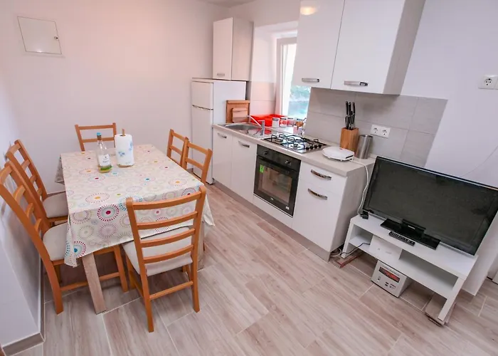 Robinson Jela Hébergement de vacances *