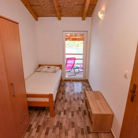 Robinson Jela Feriehus Bogomolje