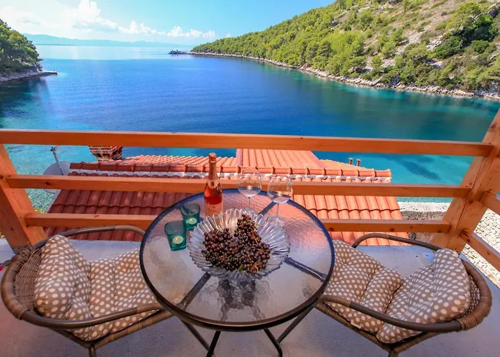 Ferienhaus Robinson Jela *